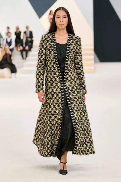 Look 18